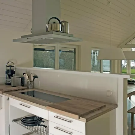 Ferienhaeuser Boddenstrand Wiek auf Rügen