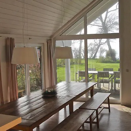 Ferienhaeuser Boddenstrand Wiek auf Rügen